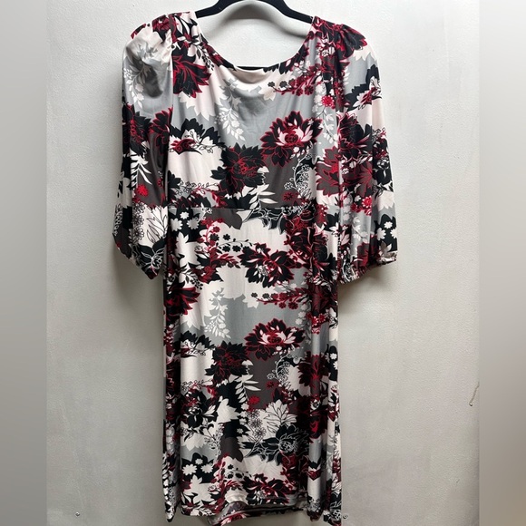 Daisy Fuentes Floral Midi Dress in Black, Red, and White - Picture 5 of 5